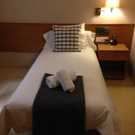 Manel Hotel 2*