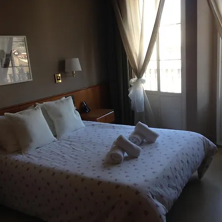 Manel مارتوريل