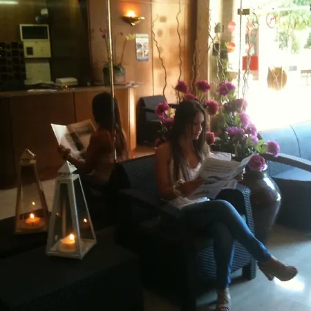 Manel Hotel